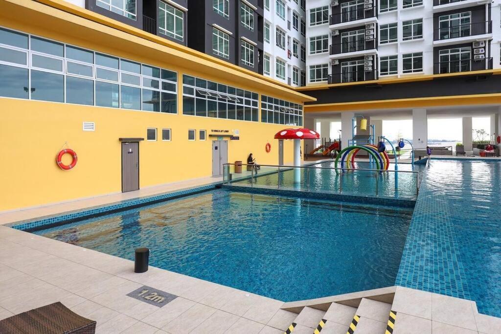 Novo 8 Residence Bachang By Heystay Management Kampong Tambak Exterior photo