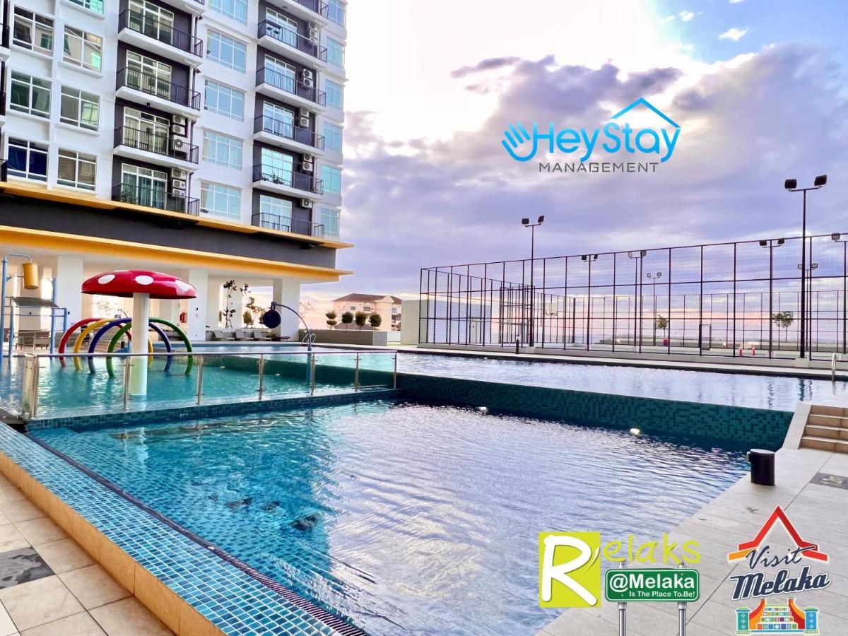 Novo 8 Residence Bachang By Heystay Management Kampong Tambak Exterior photo